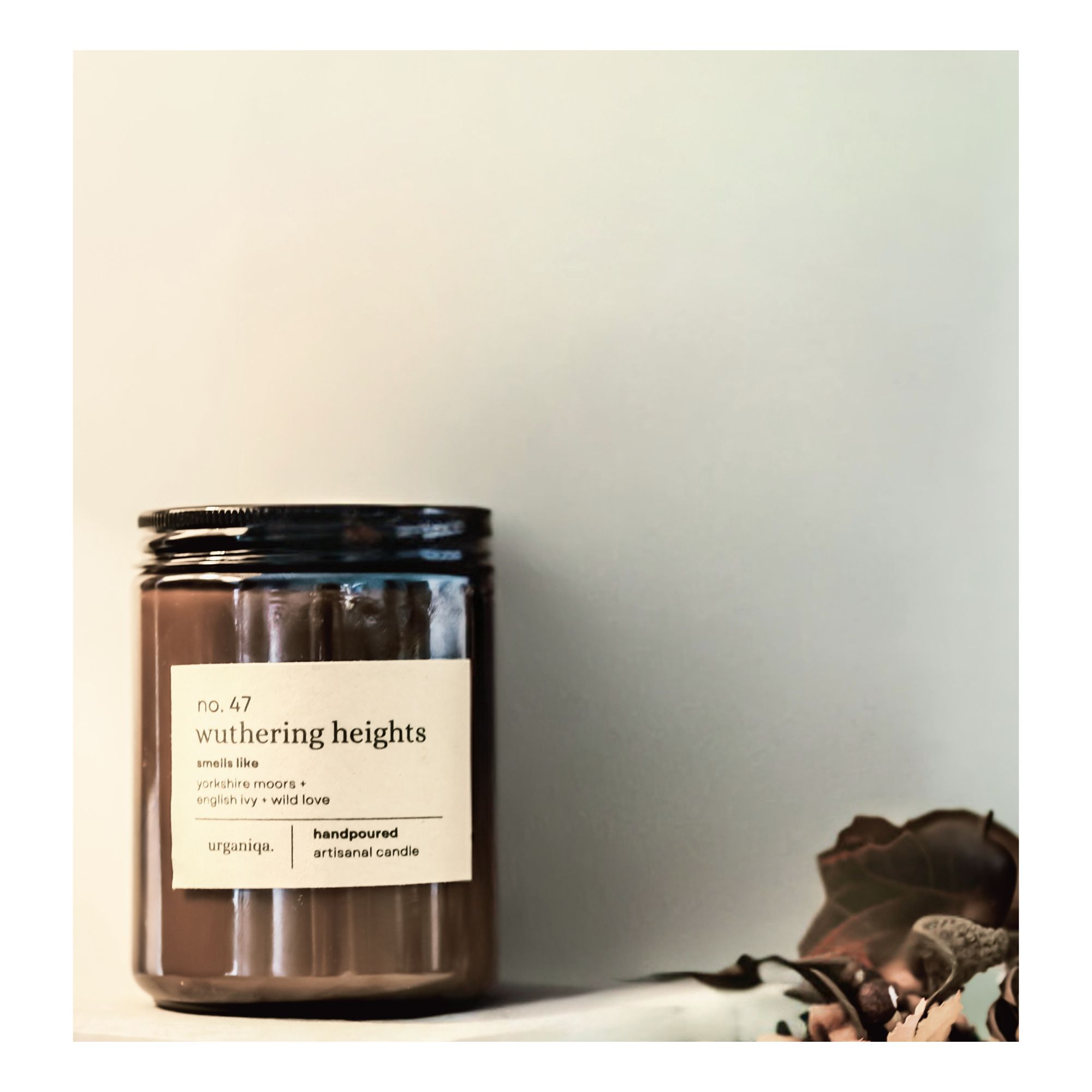 Nobela Literary Candle: “Wuthering Heights” – Seagrass & Wild Lavender (225g)