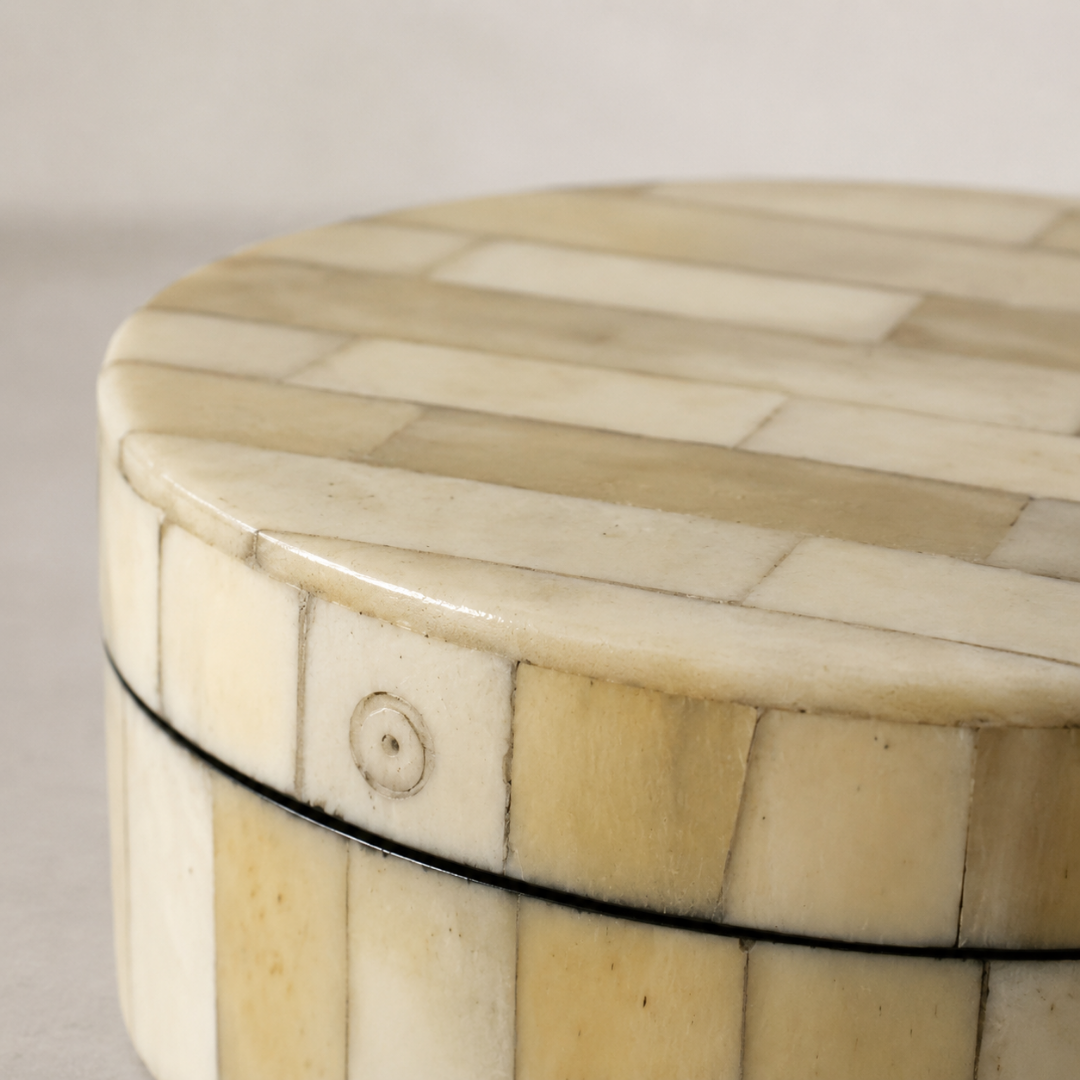 Stained Round Inlaid Bone Box