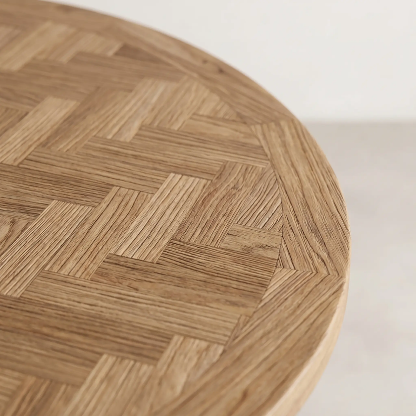 round dining table